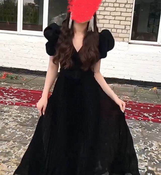 Випускна сукня,дуже красива та була одягнена 1раз