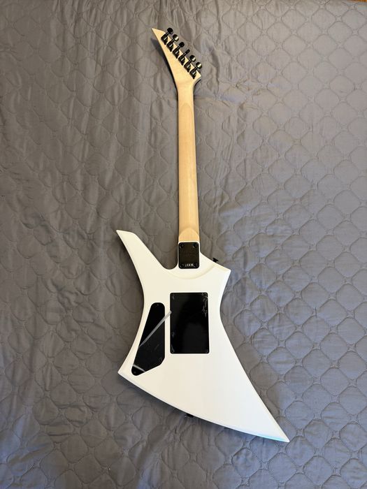 Jackson JS32 Kelly + Amplificador Spark positive grid 2