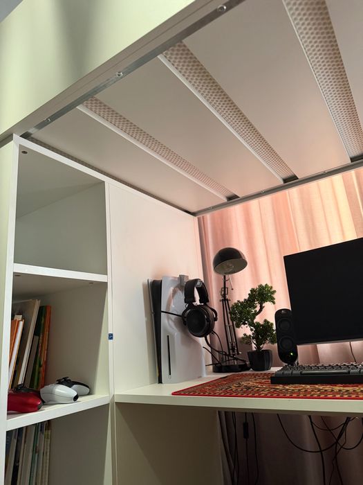 Łóżko na antresoli z biurkiem i szafą IKEA