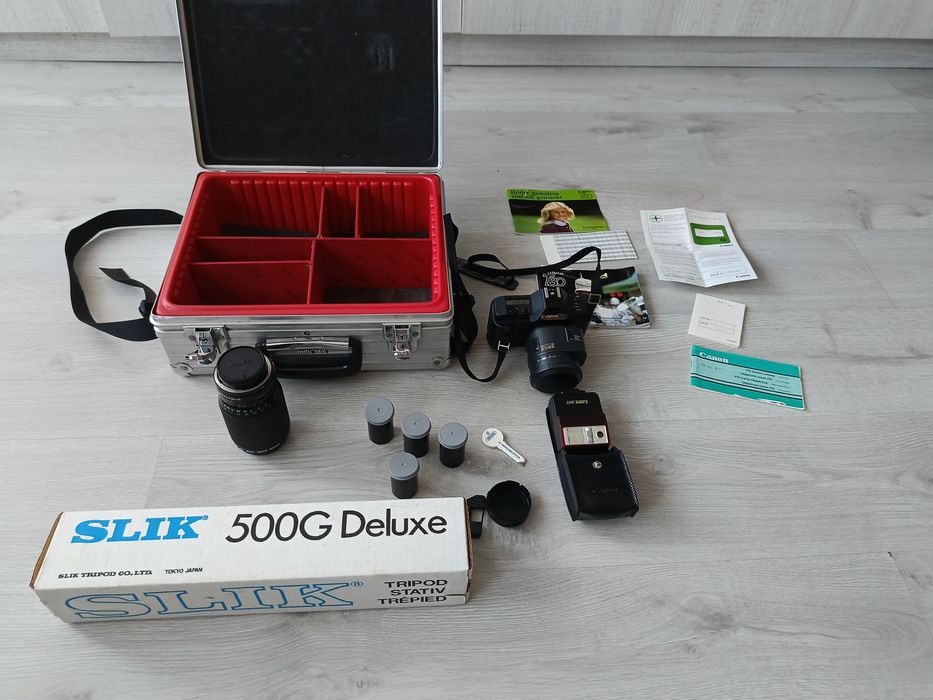 Zestaw kolekcjonerski Canon T80 + Rimowa + obiektywy + lampa + statyw