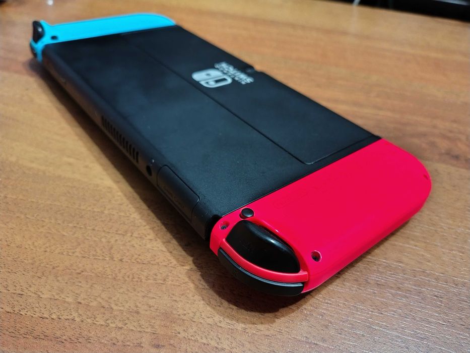 Idealny Nintendo Switch OLED wielokolorowy + szkło