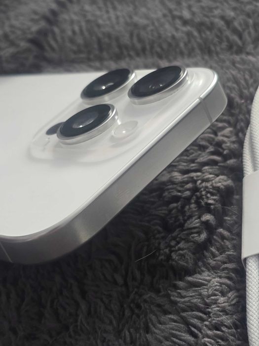 Apple iPhone 16 Pro 256Gb , неверлок , фіз сім, MDM , працює бездоганно , аккум 93%