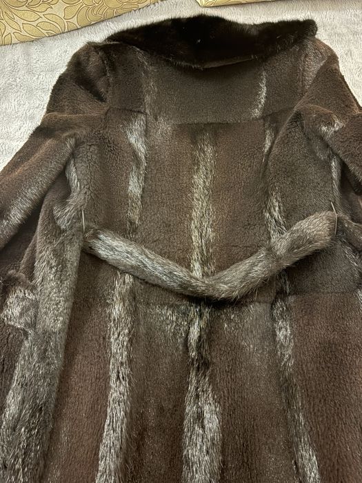 Продам шубу з нутрії (стрижена)