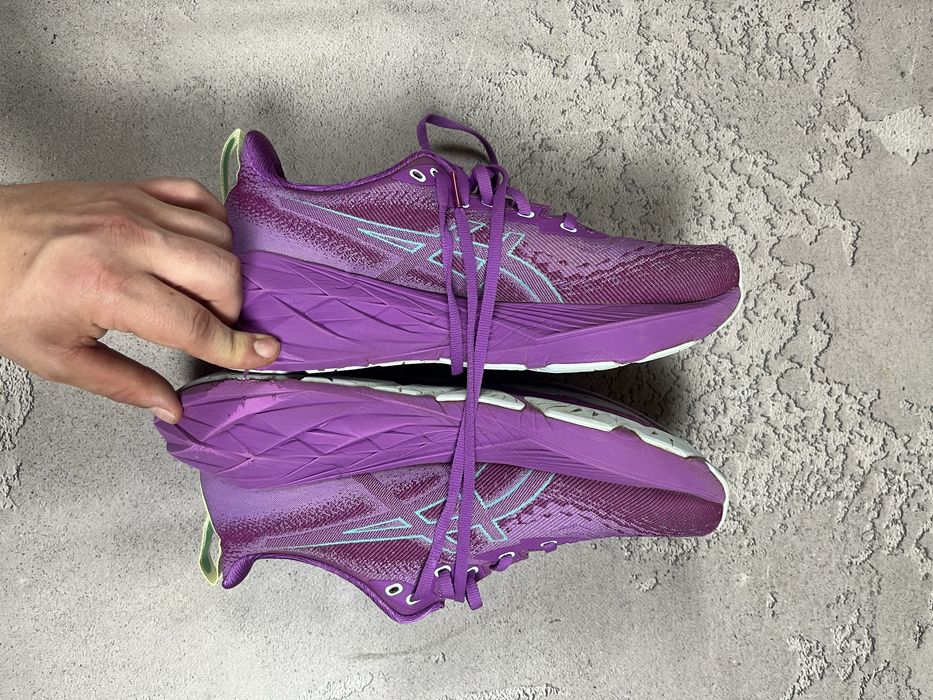Кросівки ASICS Novablast 4 Litle Show