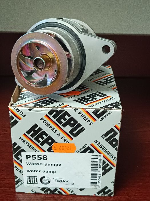 Помпа гольф 4, 1.6 FSI BAD НОВА