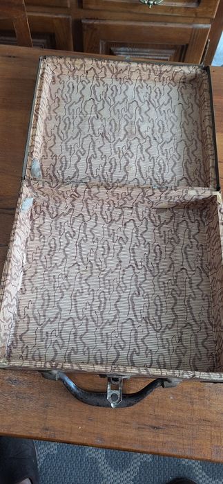 Mala de costura antiga da marca Oliva