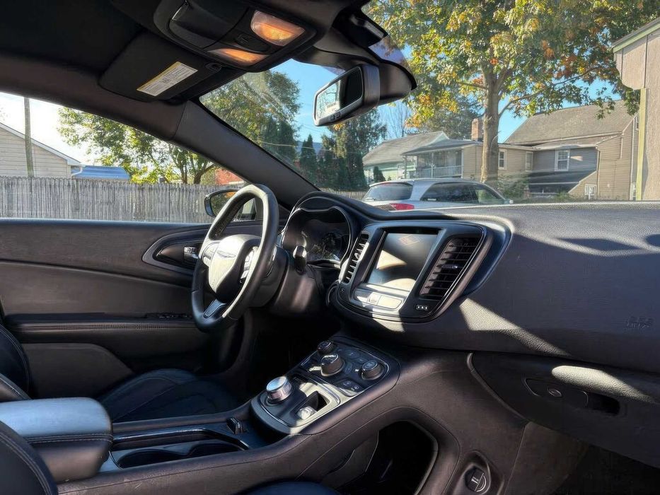 Chrysler 200 S      2015