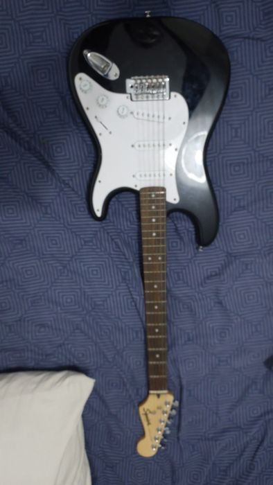 Guitarra Squier Fender com Amplificador!