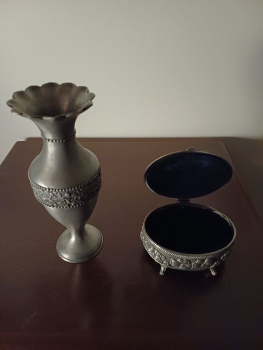 Jarra e guarda joias em estanho