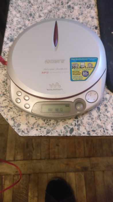 Продам Sony Personal Portable CD PLayer - CD Walkman - Silver (D-NE511