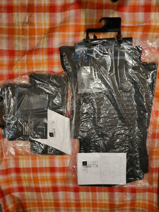 Oryginalne dywaniki gumowe Mercedes W205 S205