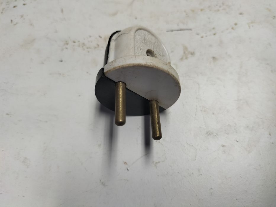 Stare wtyki elektryczne ebonitowe