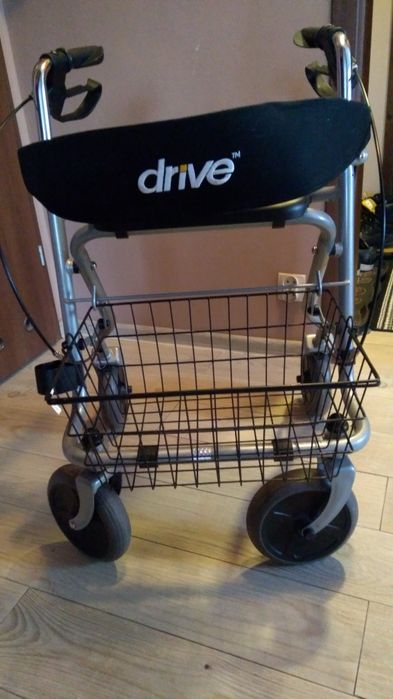 Blkonik,Chodzik drive dla osoby starszej na kółkach z siedziskiem i ha