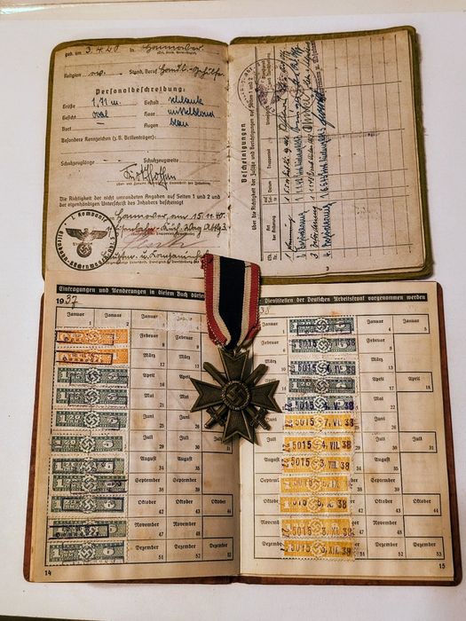 Militaria Wehrmacht documentos Soldbuch e DAF