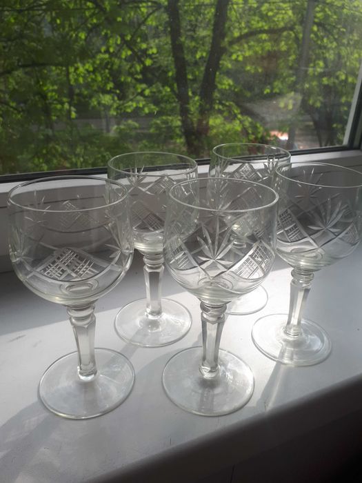 фужеры хрустальные. состояние отдичное. цена за 5 штук.