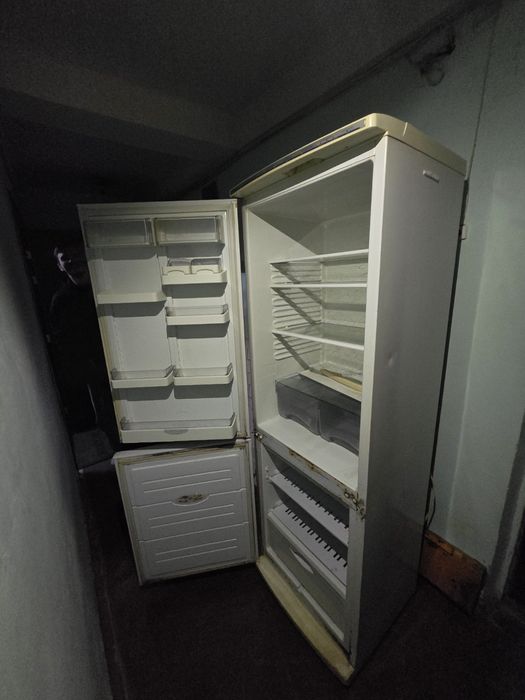 Холодильник 2-х компресорний "Атлант" б/у.