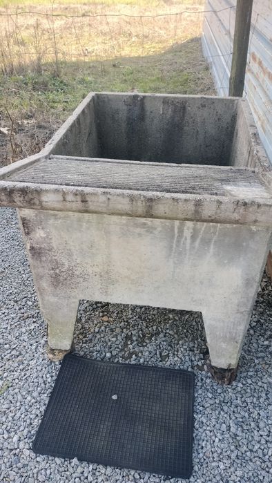 Vendo tanque da roupa.