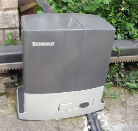 Automat do bramy przesuwnej 600kg z montażem