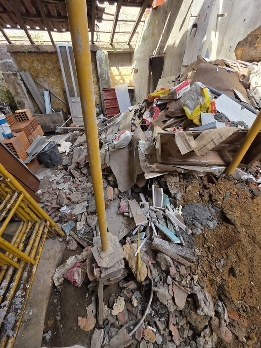 Faço limpeza de entulho todos tipos de limpeza e faco diminuição