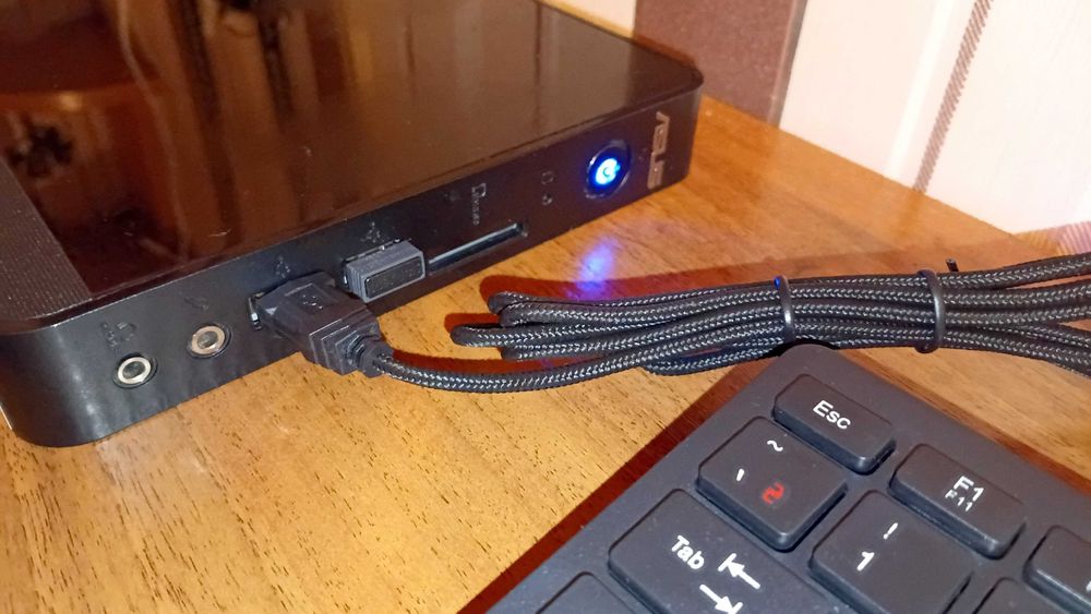 Неттоп Asus EeeBox PC EB1021