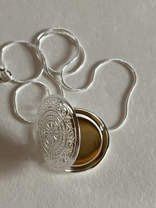 Otwierany wisiorek z łańcuszkiem