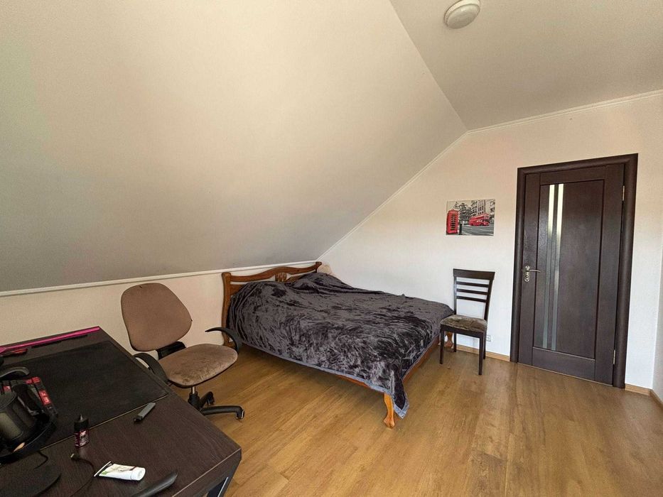 Продаж сучасного двоповерхового будинку