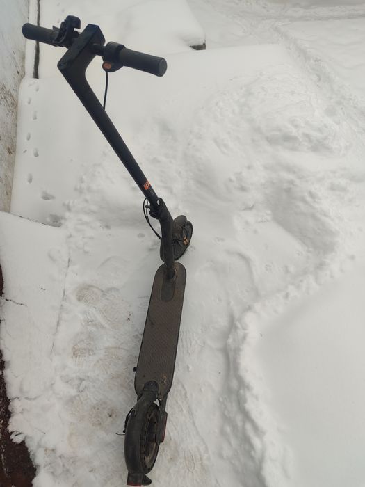 На повному ходу електросамокат Xiaomi