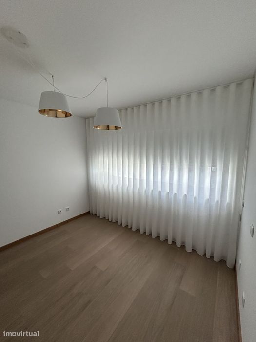 Apartamento T2 com Varanda e Garagem em Aveiro