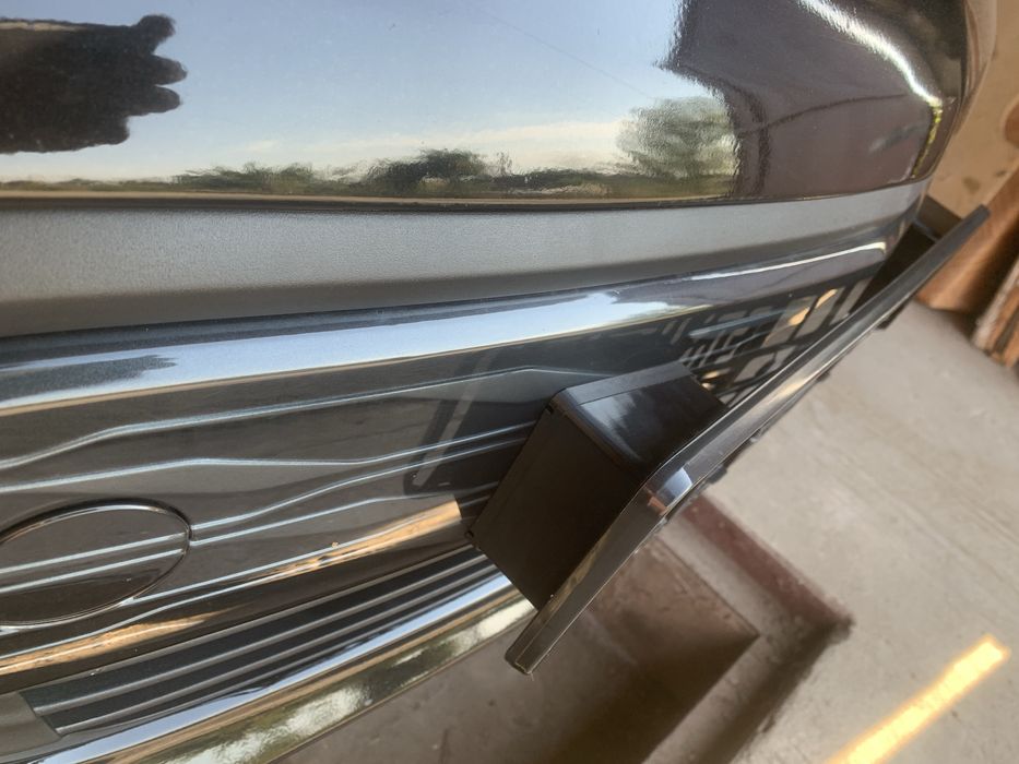 Подіум під номер (передній) Chevrolet Bolt EV 2017-2021