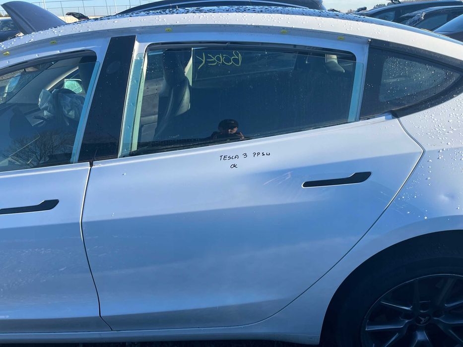 Tesla Model 3 Двері Передні Задні - рестайл дорестайл є всі кольори