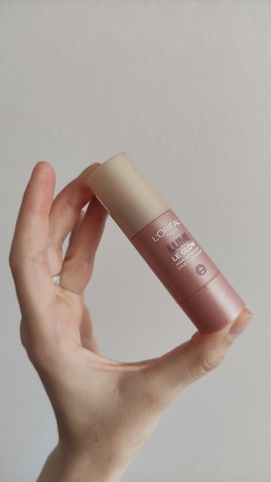 L'Oreal Paris Lumi Le Glass Хайлайтер-стік з ефектом глянцю
Хайлайтер-