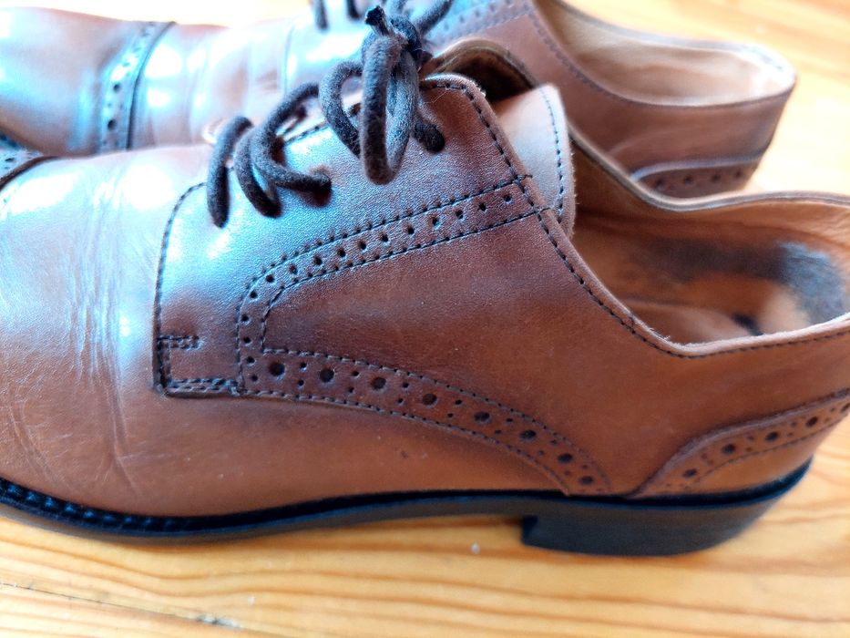 Sapatos de atacadores