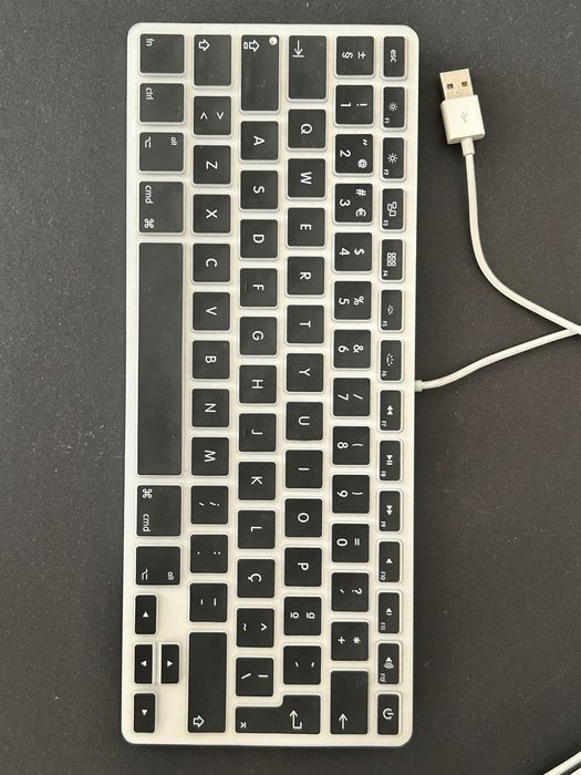 Apple USB Keyboard64584985704705120