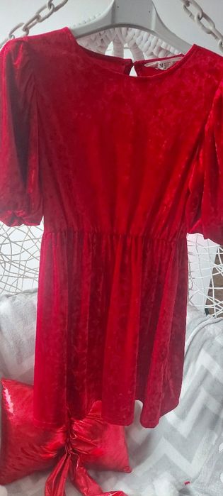 Sukienka świąteczna H&M 134/140 welurowa czerwona welur Święta.