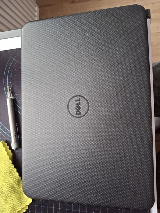 Laptop Dell P28f