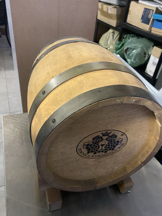 Beczka drewniana na wino w kartonie  bag in box dekoracyjna