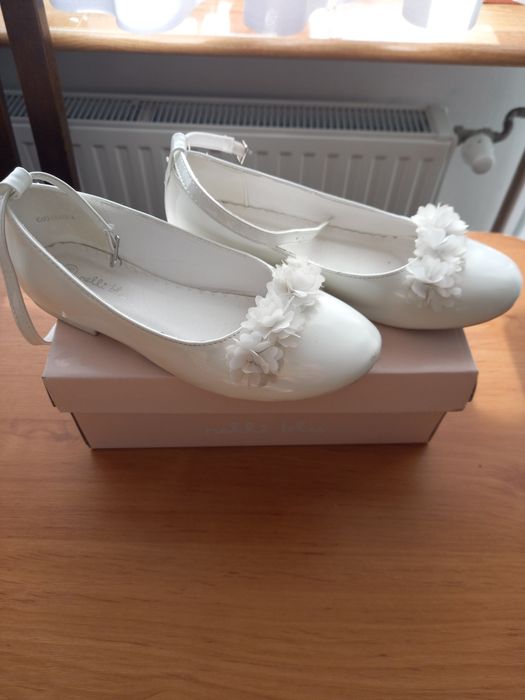 Baleriny białe lakierowane