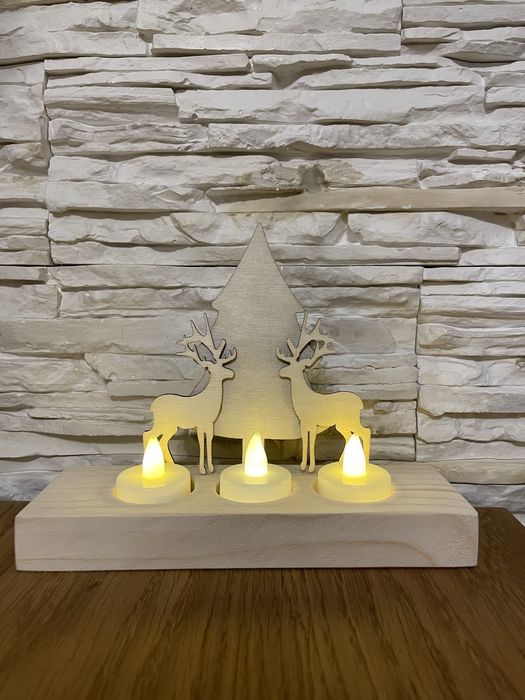 Drewniana dekoracja świąteczna LED – Renifery + Choinka