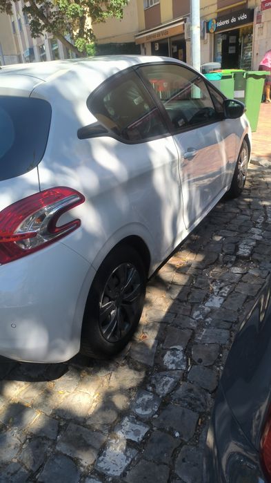 Automóvel Peugeot 208