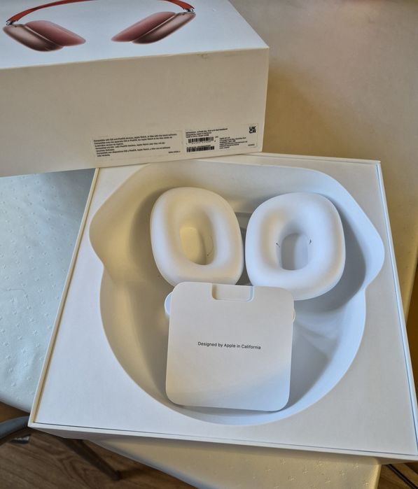 Коробка оригінал від навушників AirPods Max