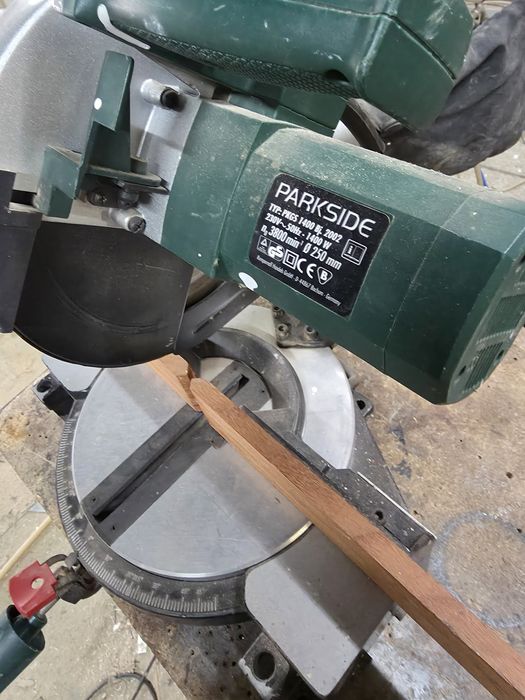 Serra de corte de bancada, meias esquadrias