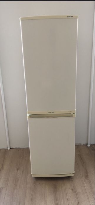 Холодильник Samsung