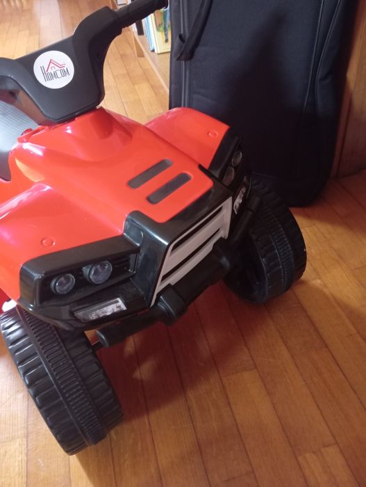 Carro eléctrico com capacete