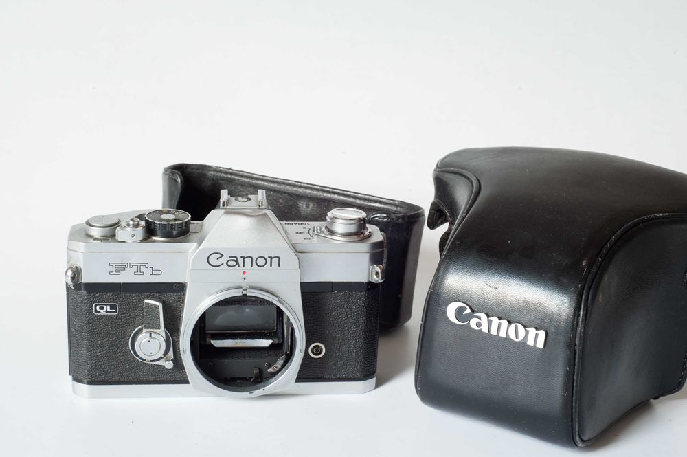Canon FTb QL - z  oryginalnym futerałem