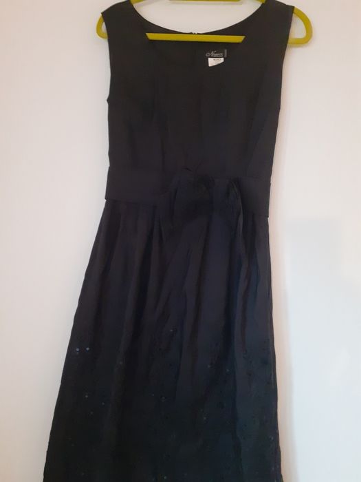 Czarna sukienka wyjsciowa