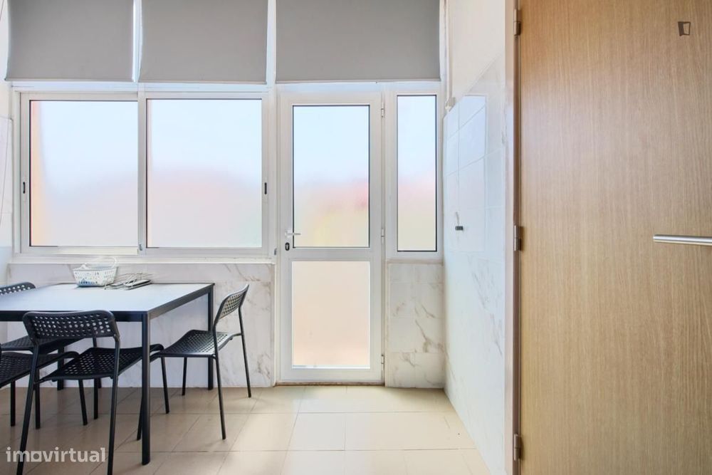 Quarto - localizado em Alameda Lisbon