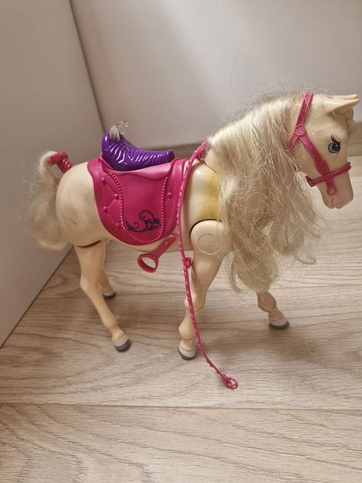 Barbie, lalka z koniem