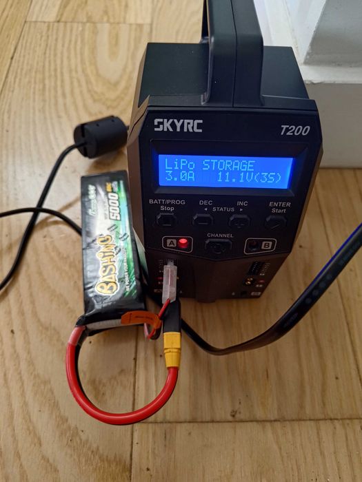 TRAXXAS Hoss 4X4 VXL + Bateria 3s + Ładowarka SKYRC T200 + Nowe serwo