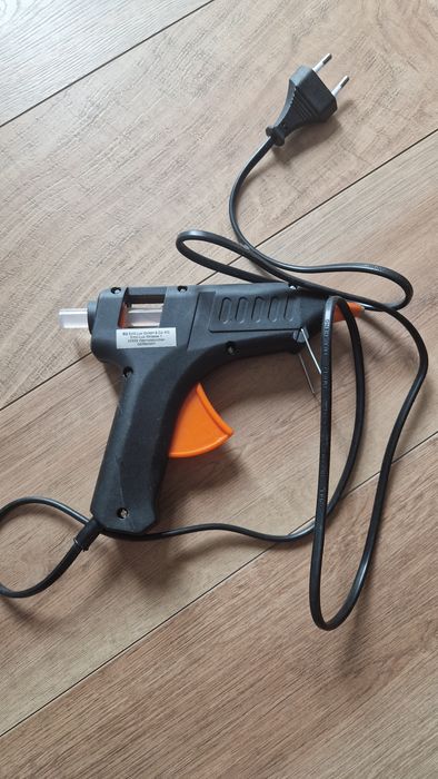 Pistolet na klej