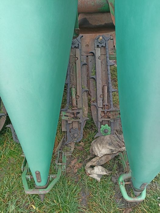 Продам жатку кукурудзну Джон дир